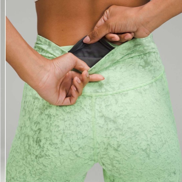 NEW LULULEMON FULL LENGTH HIGH WAISTED YOGA PANTS🍋 - Picture 3 of 16